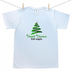 Pánske tričko s krátkym rukávom Veselé Vianoce so stromčekom a vlastným nápisom