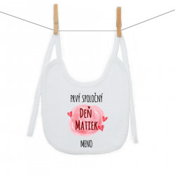 Podbradník na zaväzovanie Prvý spoločný Deň matiek s menom dieťatka
