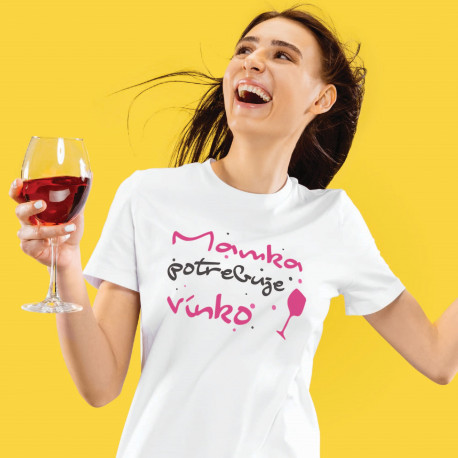 Dámske tričko s krátkym rukávom Mamka potrebuje vínko